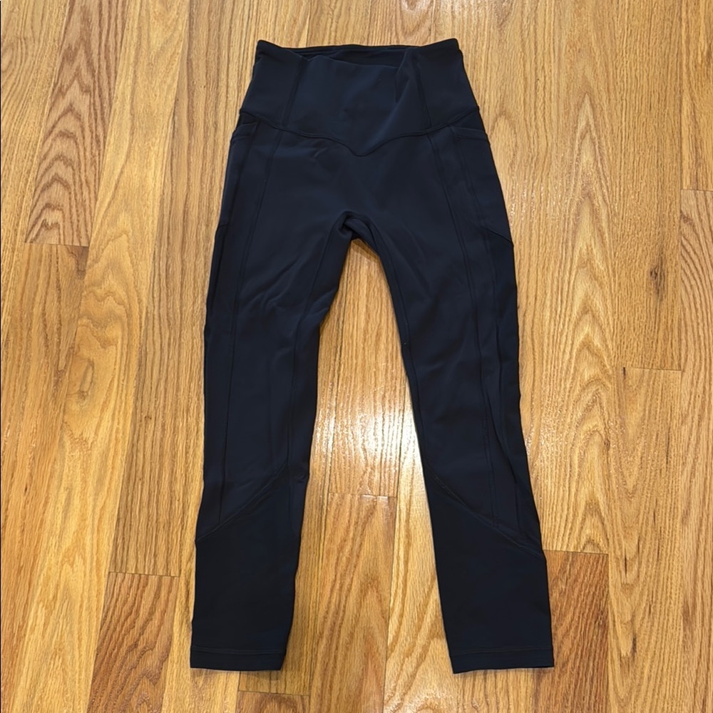 WOMENS size 4 lululemon athletica 23” Black Leggings with pockets